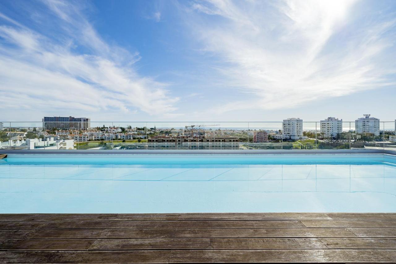 Modern 2 Bed - - Roof Pool * Albufeira